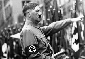 Adolf Hitler adalah pemimpin NAZI.